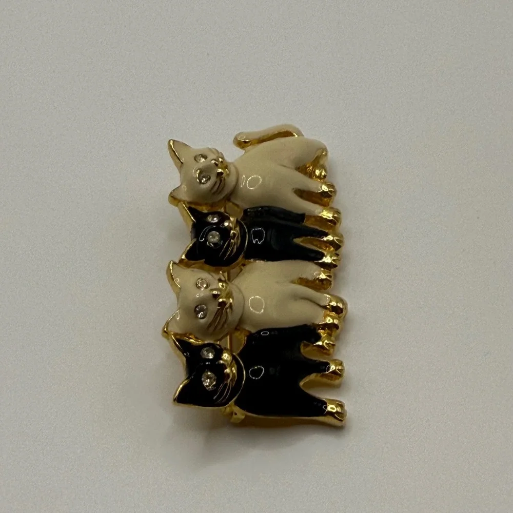 Vintage Black White Enamel Four Cats Brooch Gold Tone Rhinestone Eye Kitten Pin